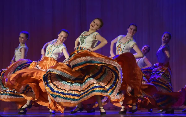 Açık Dans Festivali - 2016 Çocuk Dans Grubu Flamenc 'i sahneledi — Stok fotoğraf