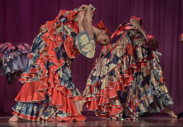 俄罗斯圣彼得堡 2016年开放舞蹈节 2016年儿童舞蹈团在一个开放的音乐节上表演弗拉门戈舞 — 图库照片