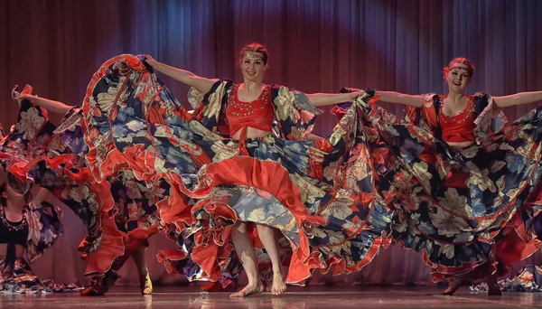 俄罗斯圣彼得堡 2016年开放舞蹈节 2016年儿童舞蹈团在一个开放的音乐节上表演弗拉门戈舞 — 图库照片