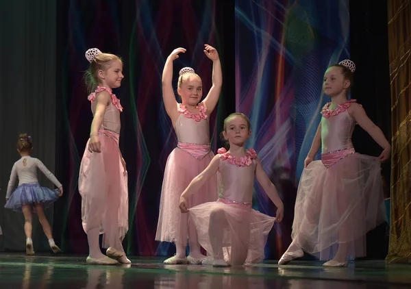 러시아 세인트 드레스에서 발레를 2016 2016 어린이 — 스톡 사진
