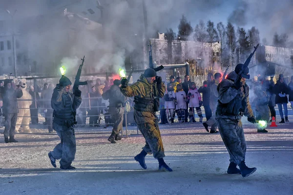軍隊のロシアの軍隊の着陸のデモのパフォーマンス — ストック写真