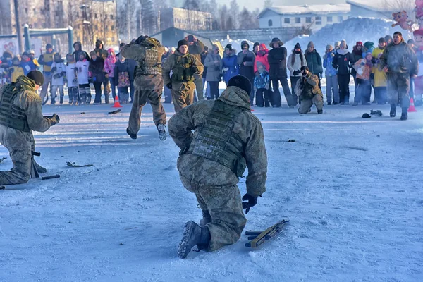 Demonstration prestanda av ryska armén landningen soldater i — Stockfoto