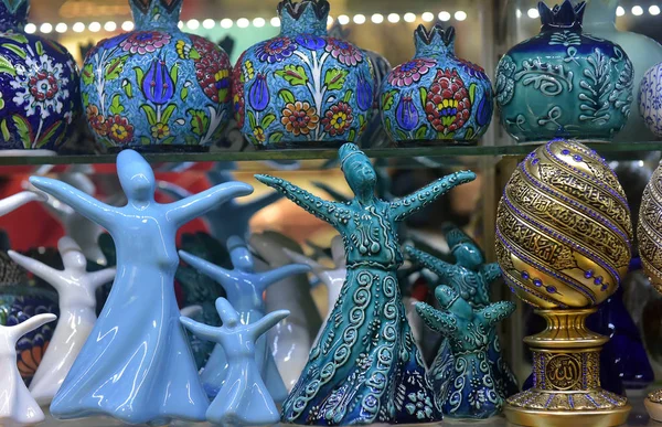 Zbliżenie: ceramiczne statuetki whirling dervishes Turki — Zdjęcie stockowe