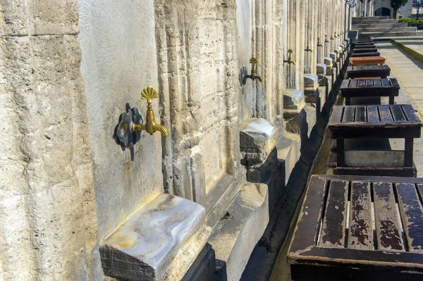 Lugares Para Ablução Ritual Suleymaniye Mesquita Istambul Turquia Belo Dia — Fotografia de Stock