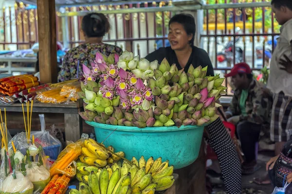 Siem Reap Cambodge 2017 Vente Fleurs Lotus Près Temple Bouddhiste — Photo
