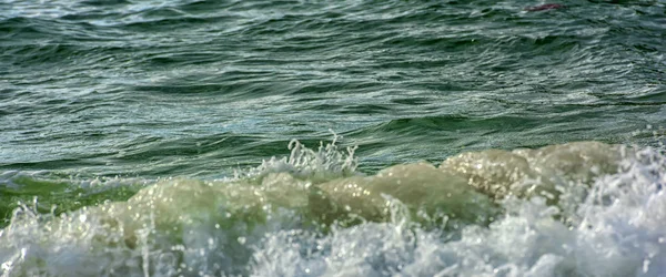 Wave Raster Längs Stranden — Stockfoto