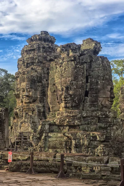 Bayon caras de piedra de la gente, siem cosechar, Camboya, fue inscri — Foto de Stock