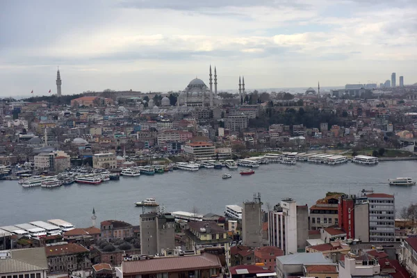 Kilátás nyílik a városra, a Galata-torony magasságát — Stock Fotó