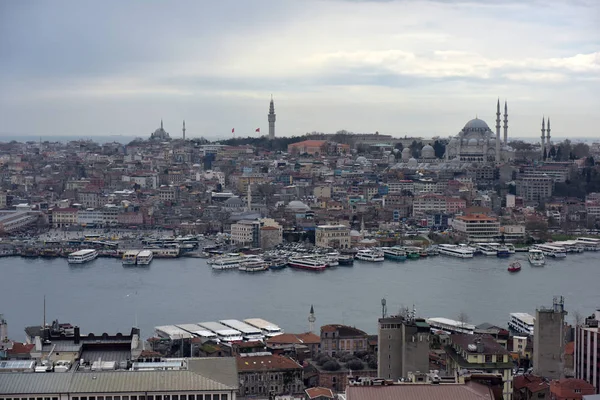 Kilátás nyílik a városra, a Galata-torony magasságát — Stock Fotó