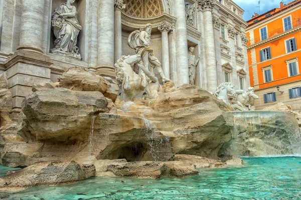 Trevi fountain in the morning, Rome, Italy. Rome baroque archite — Stock Photo, Image