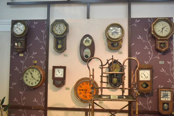 Rusia, Angarsk. 02 / 01 / 2018 Museo del reloj antiguo . — Foto de Stock