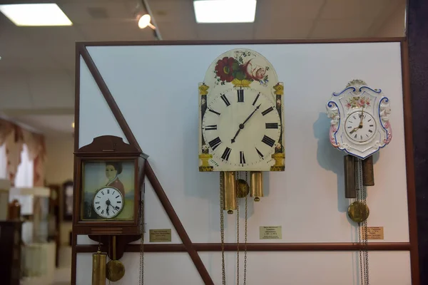 Rusia, Angarsk. 02 / 01 / 2018 Museo del reloj antiguo . — Foto de Stock