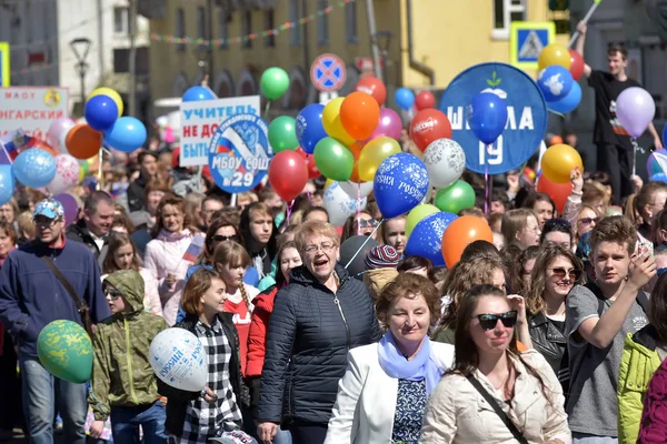 ロシア 春の休日と労働の祭典の名誉で敦 2018 メーデーのデモ — ストック写真