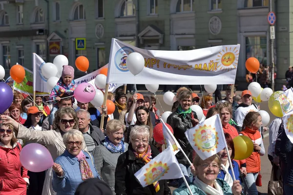 ロシア 春の休日と労働の祭典の名誉で敦 2018 メーデーのデモ — ストック写真