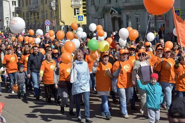 Prvomájové demonstrace na počest oslav svátku — Stock fotografie