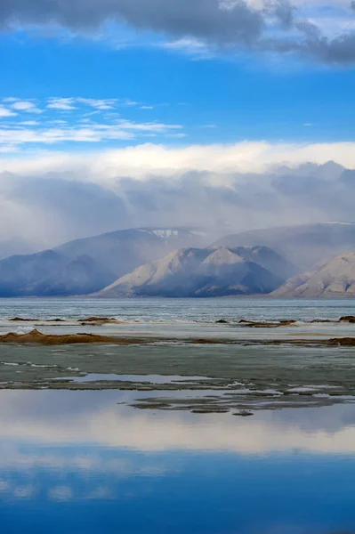 Baykal, dağ ve göl buz — Stok fotoğraf
