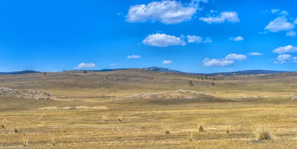 Estepa de Tazhenranskaya en la costa oeste del lago Baikal —  Fotos de Stock