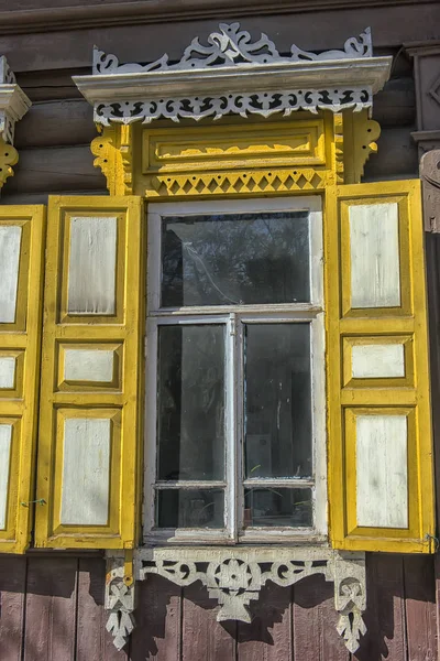 Fenster Mit Holzverschlägen Sibirien — Stockfoto