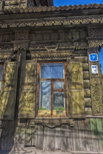 Okna Drewnianymi Okiennicami Siberia — Zdjęcie stockowe