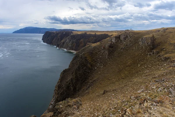 Kap auf dem Baikal im Frühling — Stockfoto