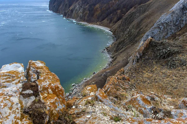 Kap auf dem Baikal im Frühling — Stockfoto