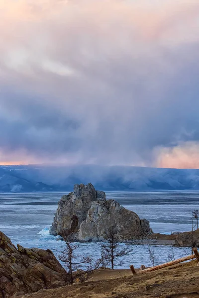 Shamanka Rock na wyspie Olchon — Zdjęcie stockowe