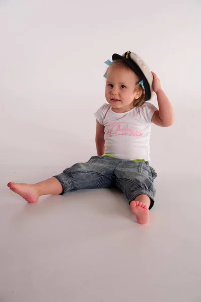 Girl in the studio in a sea cap — Stock Photo, Image