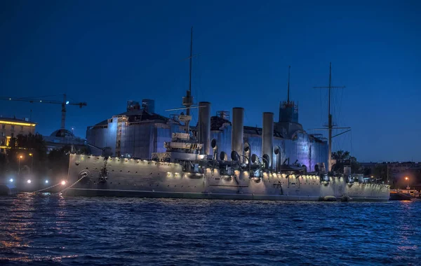 Cruiser Aurora a noční osvětlení — Stock fotografie