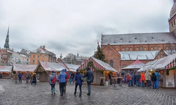 Рождественский рынок на Домской площади — стоковое фото