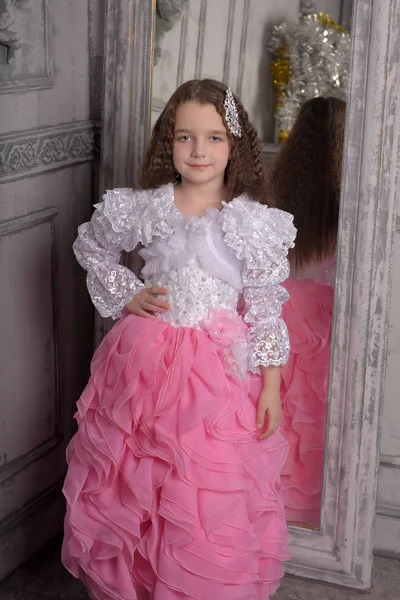 Little girl in pink dress — Stock Photo, Image