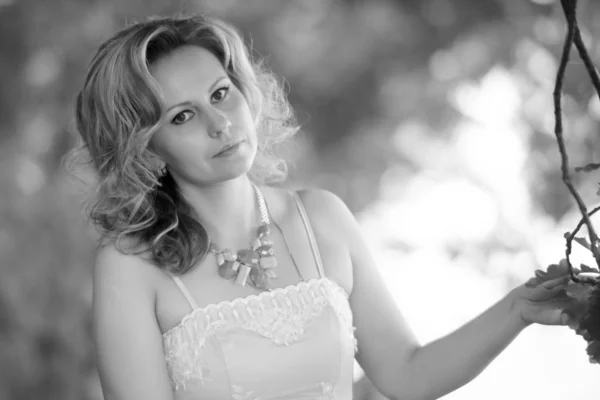 Blonde in summer dress in the park — Stok fotoğraf