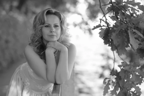 Blonde in summer dress in the park — Stok fotoğraf