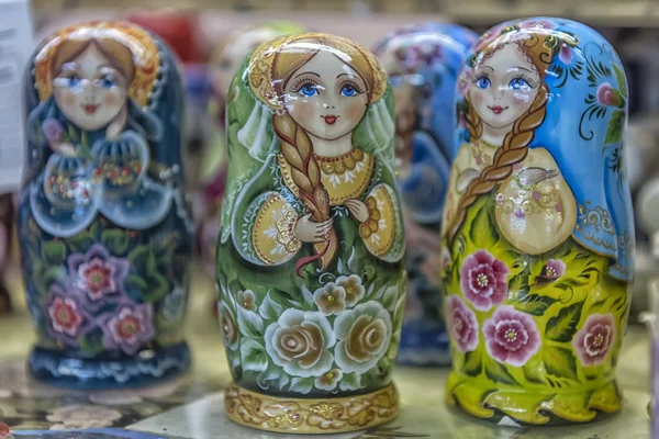 Matryoshka dolls in the Khokhloma store for sale — 스톡 사진