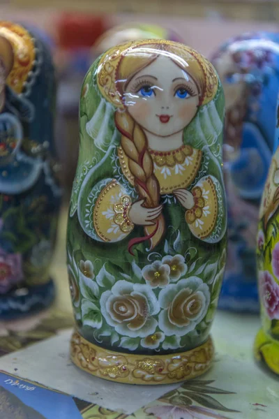 Matryoshka poppen in de Khokhloma winkel te koop — Stockfoto