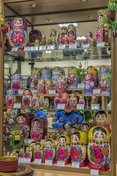 在Khokhloma商店出售的Matryoshka娃娃 — 图库照片