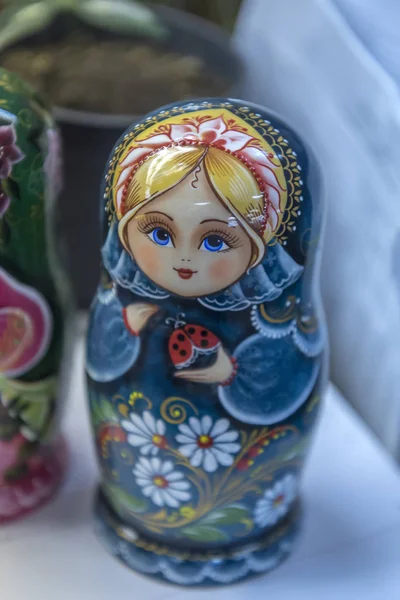 Matryoshka poppen in de Khokhloma winkel te koop — Stockfoto