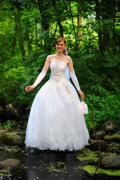 Bride in a white wedding dress — Stock Photo, Image