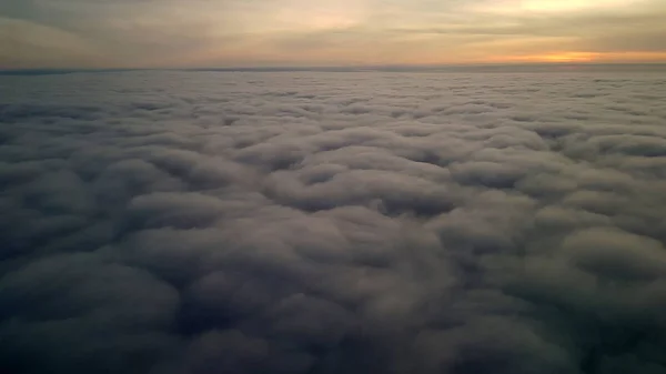 Puesta de sol sobre las nubes, — Foto de Stock