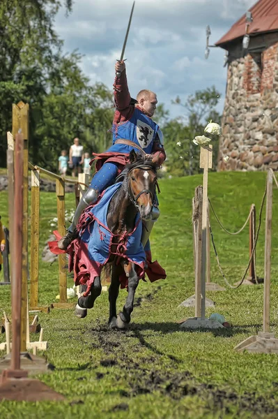 A knight with a spear on a horse at the Russian Fortress festiva — Stock Photo, Image