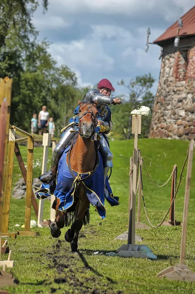 Rus Kale Festivali 'nde mızraklı bir şövalye. — Stok fotoğraf