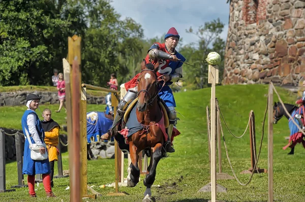 A knight with a spear on a horse at the Russian Fortress festiva — Stock Photo, Image