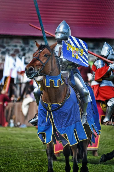 A knight with a spear on a horse at the Russian Fortress festiva — Stock Photo, Image