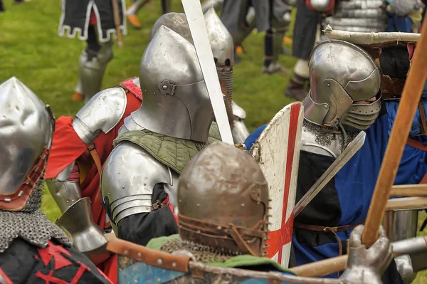 Batalha medieval no festival de reconstrução histórica "Ru — Fotografia de Stock