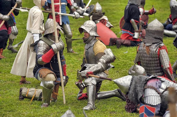 Mittelalterliche Schlacht beim Fest des historischen Wiederaufbaus "ru — Stockfoto