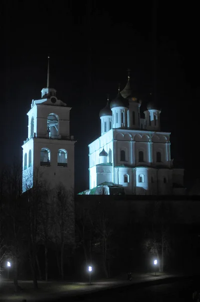 Night view of the Pskov Kremlin — Stock Photo, Image