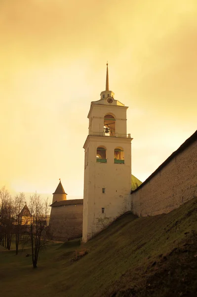 Pskov Cremlino alla luce della sera — Foto Stock