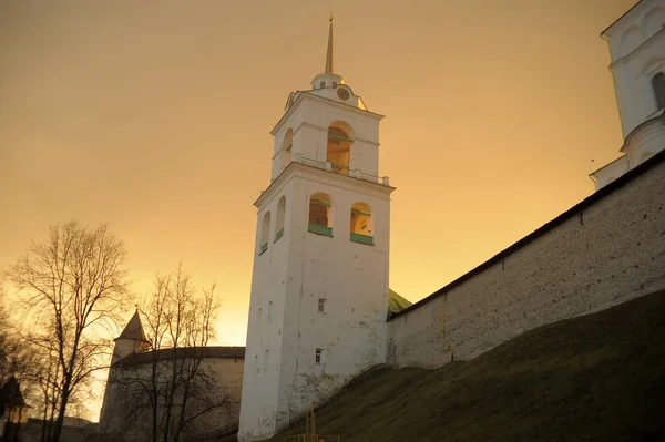 Pskov Cremlino alla luce della sera — Foto Stock