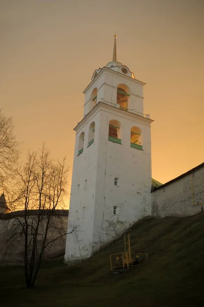 Pskov Cremlino alla luce della sera — Foto Stock