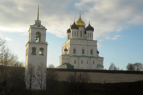Vues Pskov Kremlin dans la journée d'automne — Photo