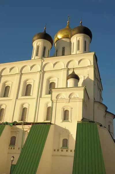 Погляд Пскова Кремля осіннього дня — стокове фото